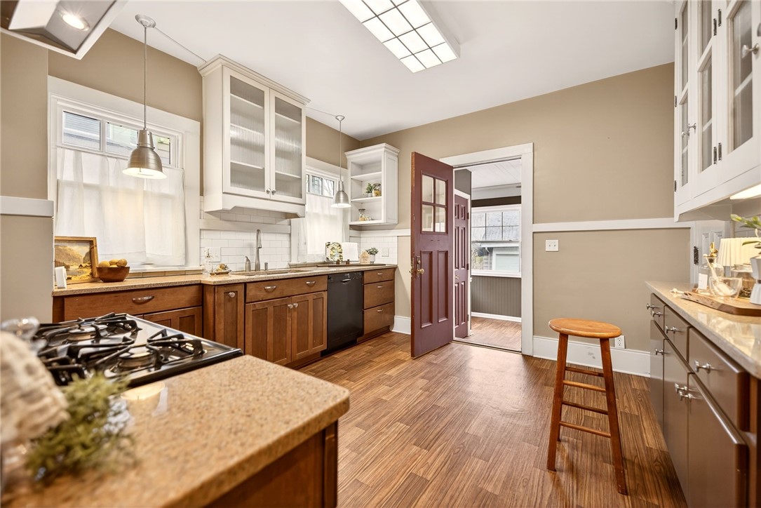 1005 Harvard Street Rochester, NY 14610 - Photo 16 of 50 Kitchen