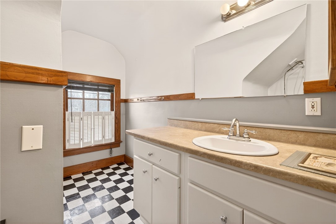 1005 Harvard Street Rochester, NY 14610 - Photo 40 of 50 Full bath on attic level