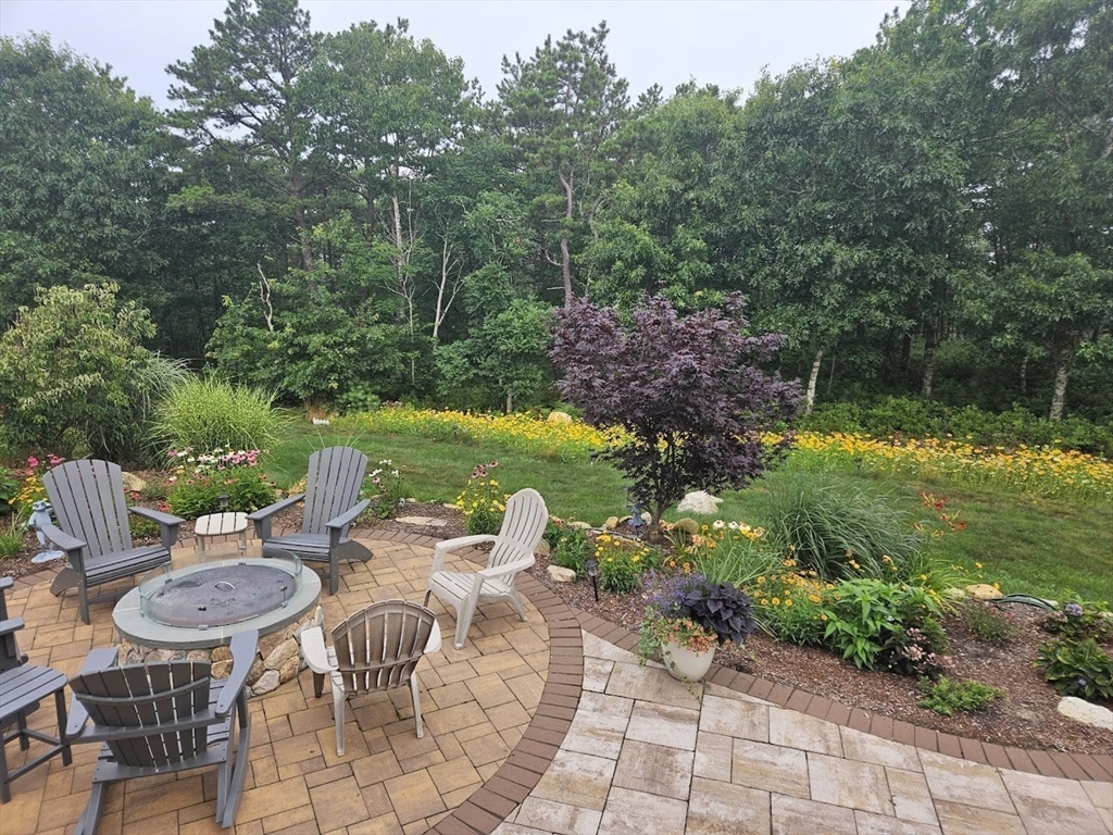 45 Snapping Bow Plymouth, MA 02360 - Photo 4 of 41