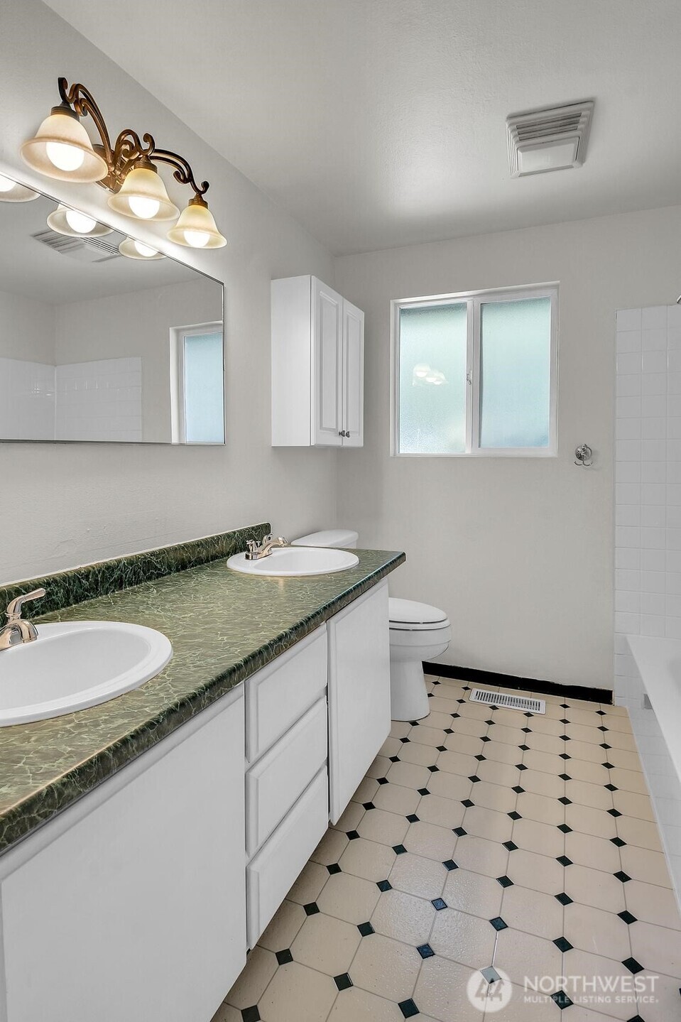 2420 Southwest 326th Street Federal Way, WA 98023 - Photo 16 of 35