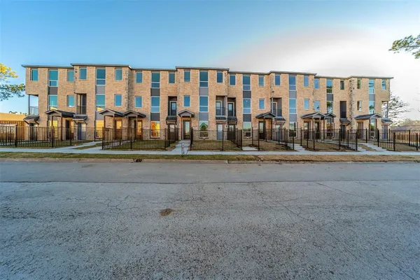 $3,100,000 | 1601-1617 Mignon Drive, Arlington, TX 76010