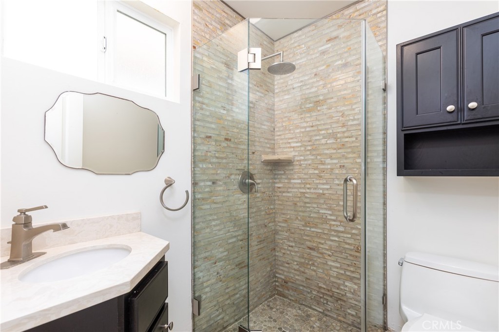 41 C Pacific Surfside, CA 90743 - Photo 12 of 20 2nd Floor Bathroom