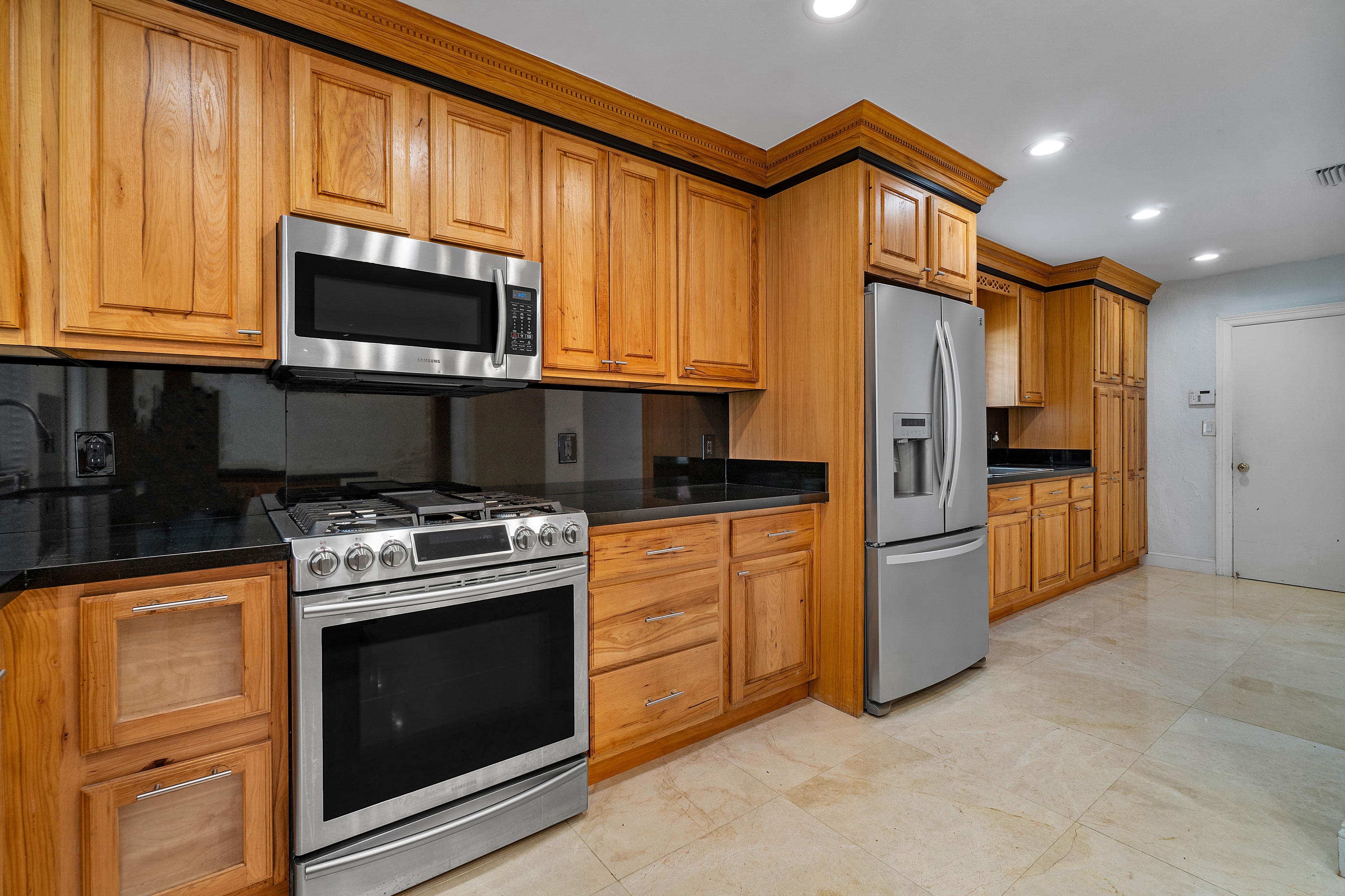 20777 Soneto Drive Boca Raton, FL 33433 - Photo 12 of 28 012-20777SonetoDr-BocaRaton-FL-full