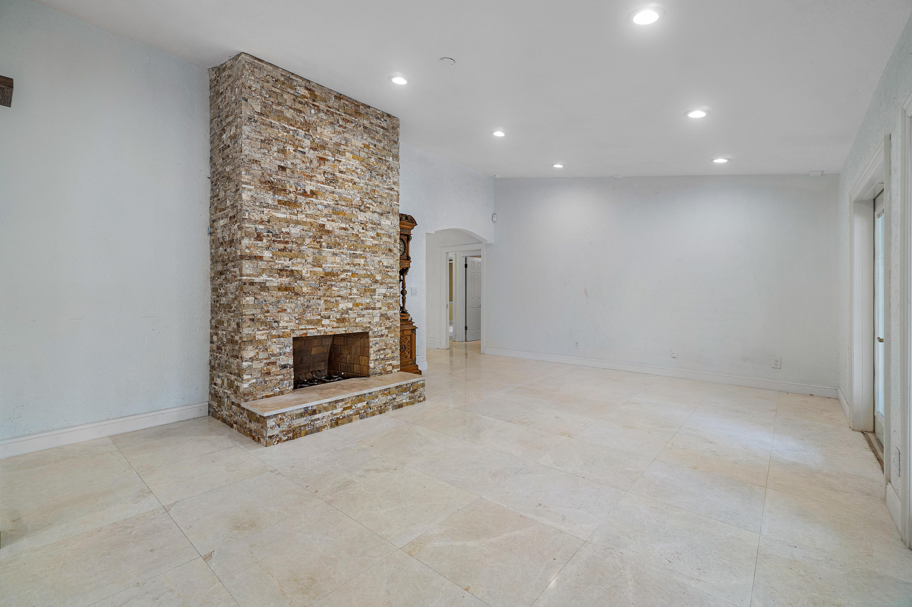 20777 Soneto Drive Boca Raton, FL 33433 - Photo 13 of 28 013-20777SonetoDr-BocaRaton-FL-full
