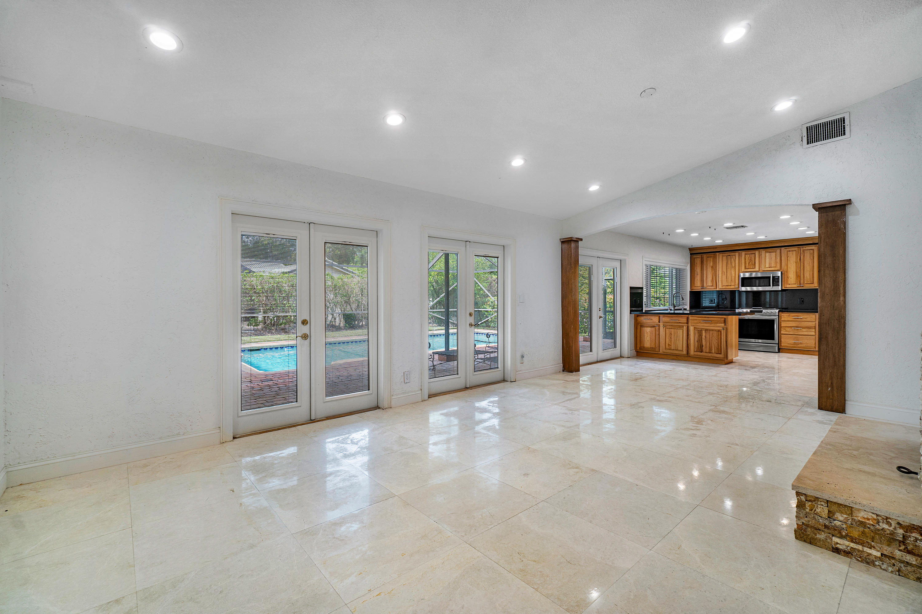 20777 Soneto Drive Boca Raton, FL 33433 - Photo 14 of 28 014-20777SonetoDr-BocaRaton-FL-full