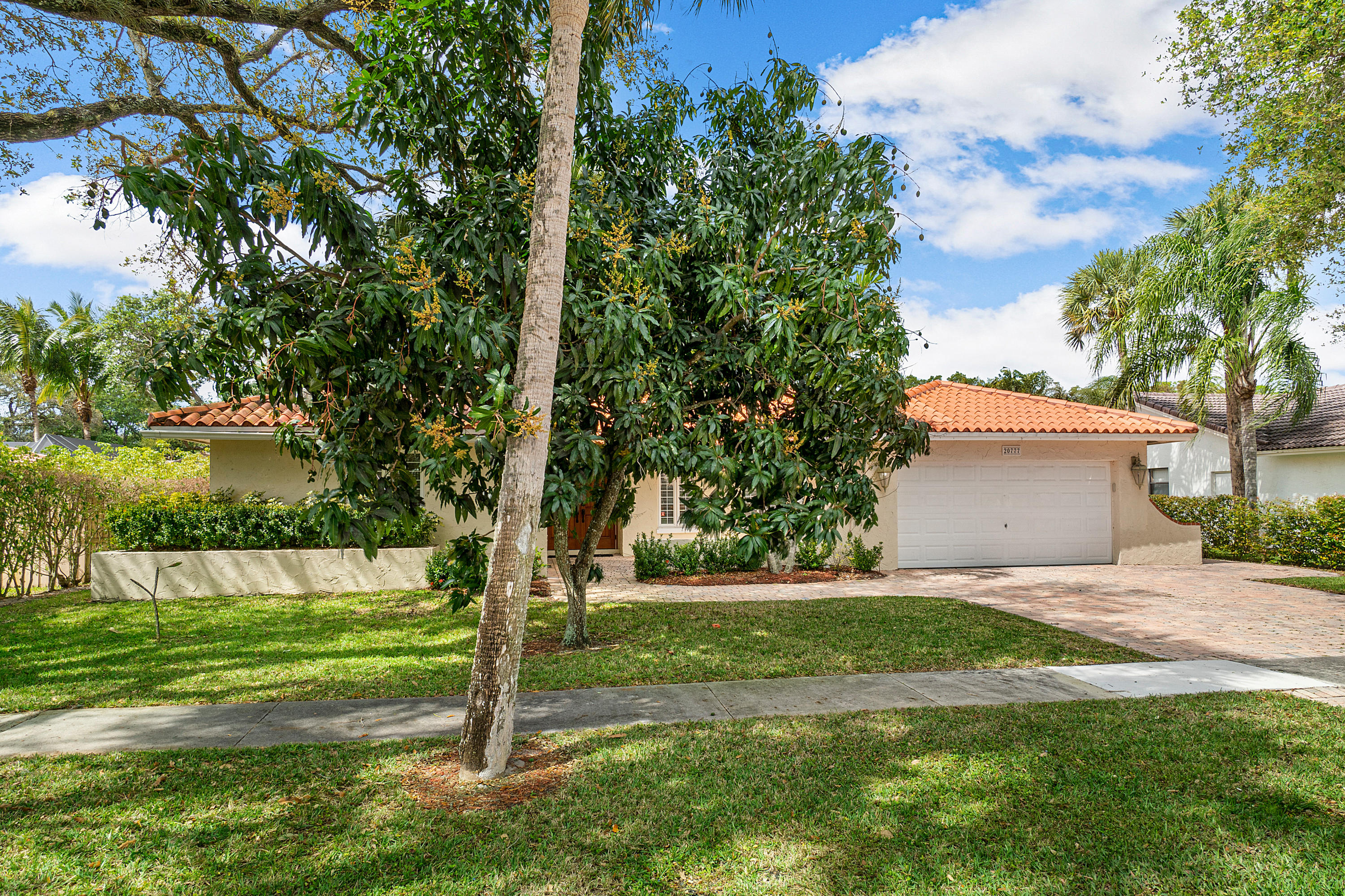 20777 Soneto Drive Boca Raton, FL 33433 - Photo 3 of 28 003-20777SonetoDr-BocaRaton-FL-full
