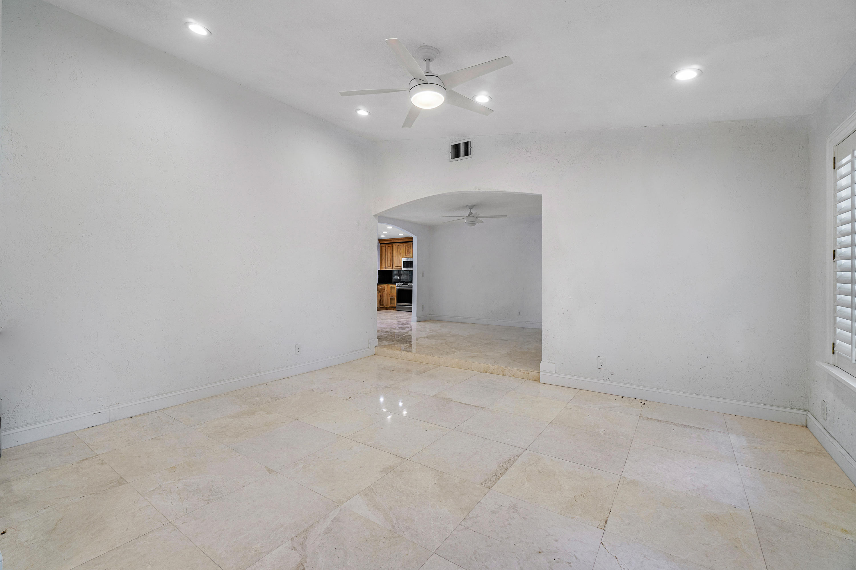 20777 Soneto Drive Boca Raton, FL 33433 - Photo 6 of 28 006-20777SonetoDr-BocaRaton-FL-full