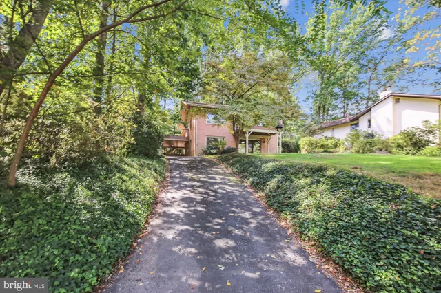 $959,000 | 11221 South Shore Road, Reston, VA 20190