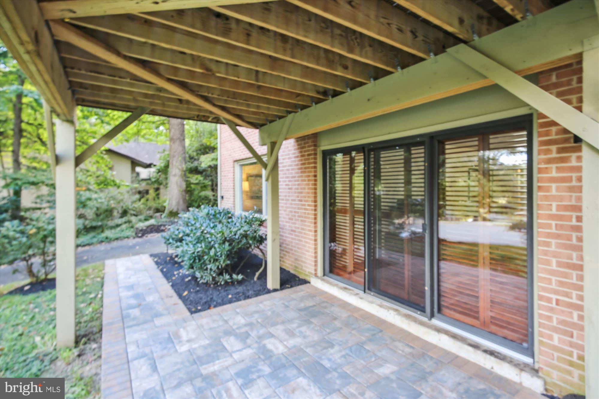 11221 South Shore Road Reston, VA 20190 - Photo 41 of 61 a house view with a garden space