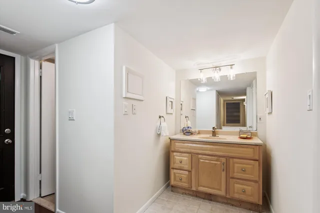 $959,000 | 11221 South Shore Road, Reston, VA 20190