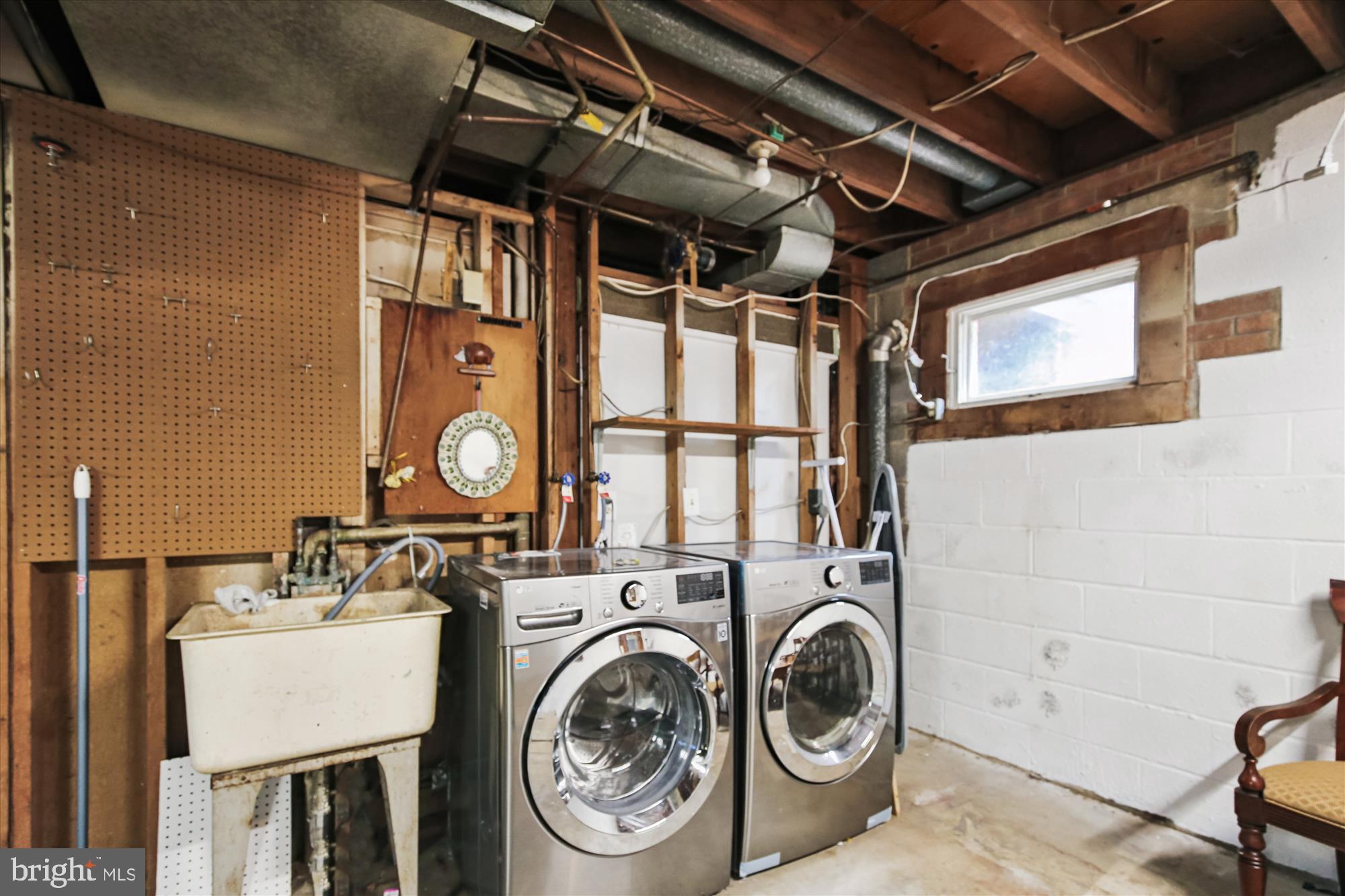 11221 South Shore Road Reston, VA 20190 - Photo 45 of 61 a utility room with dryer and washer
