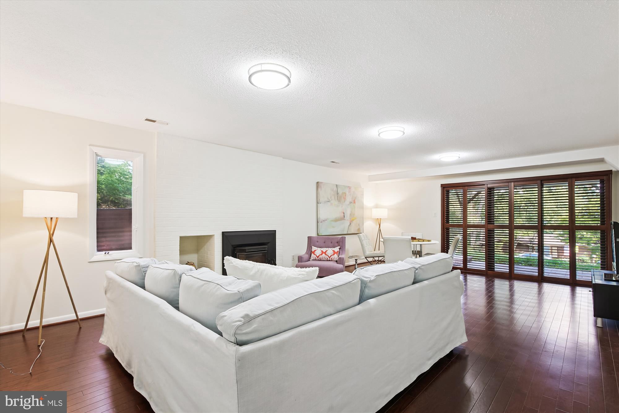 11221 South Shore Road Reston, VA 20190 - Photo 46 of 61 a living room with furniture and a large window