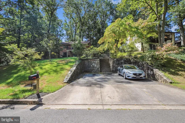 $959,000 | 11221 South Shore Road, Reston, VA 20190