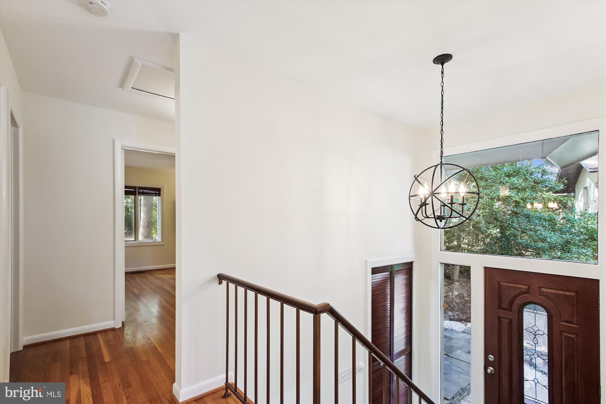 11221 South Shore Road Reston, VA 20190 - Photo 6 of 61 Entry Foyer