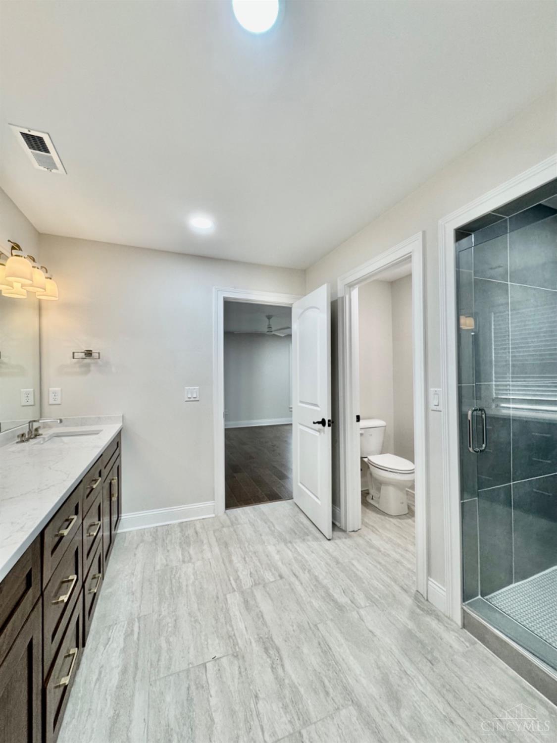 5721 Montgomery Road Cincinnati, OH 45212 - Photo 24 of 37