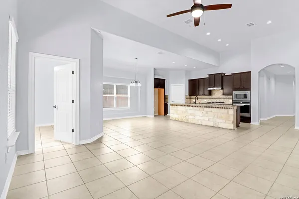 $2,800 | 8718 Kallison Arbor, San Antonio, TX 78254