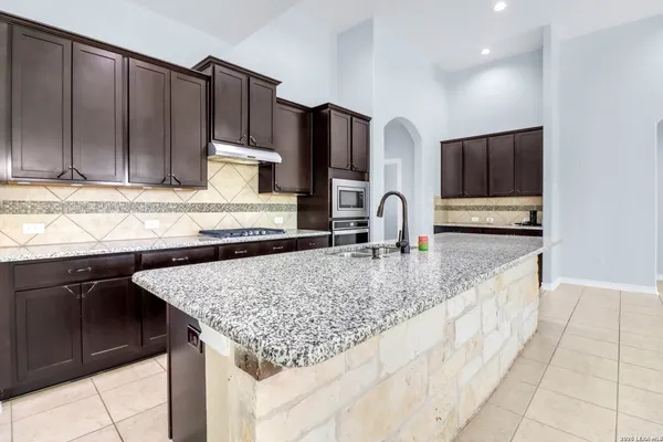$2,800 | 8718 Kallison Arbor, San Antonio, TX 78254