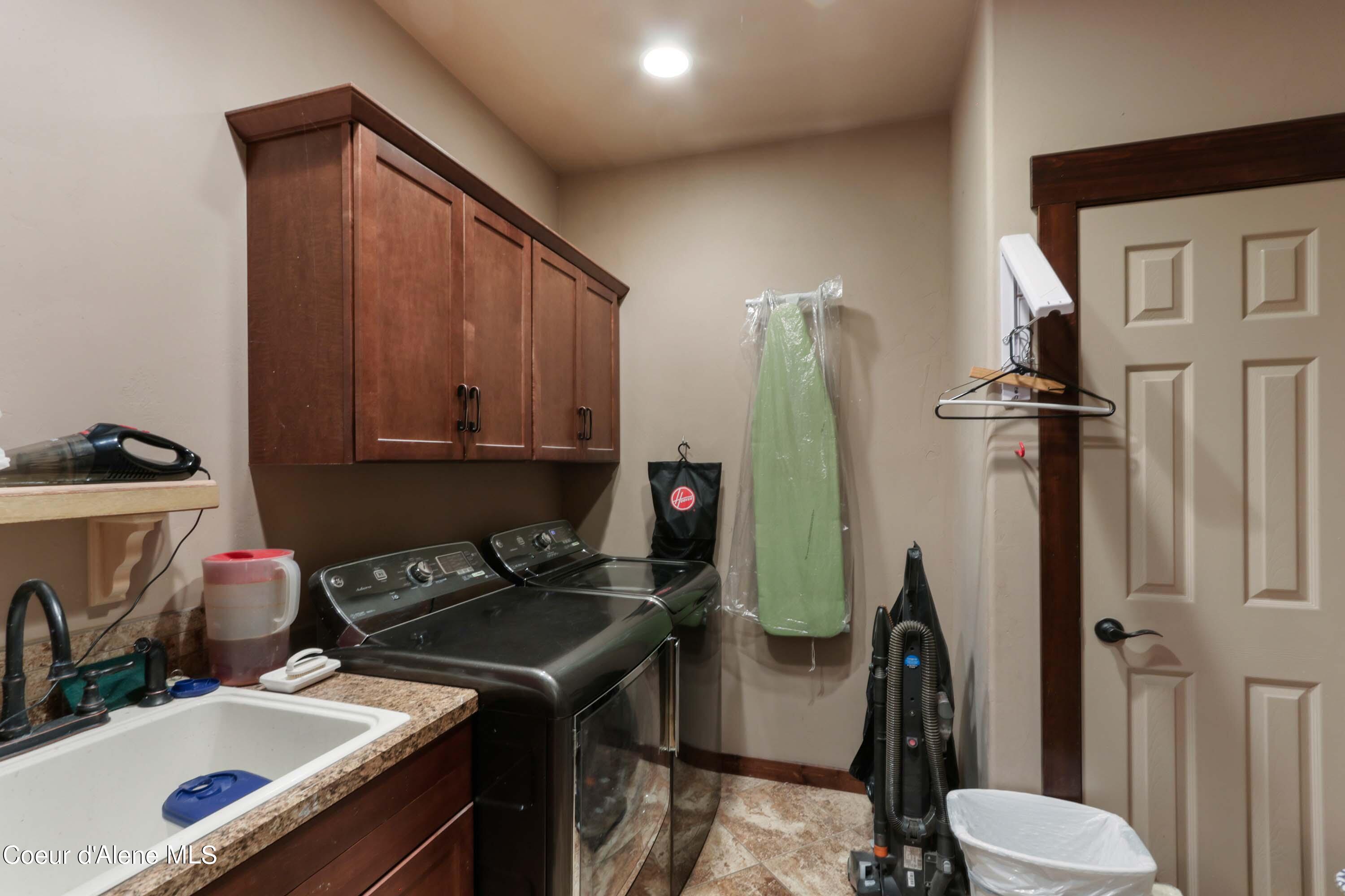 518 High Road Sandpoint, ID 83864 - Photo 36 of 57 Laundry room