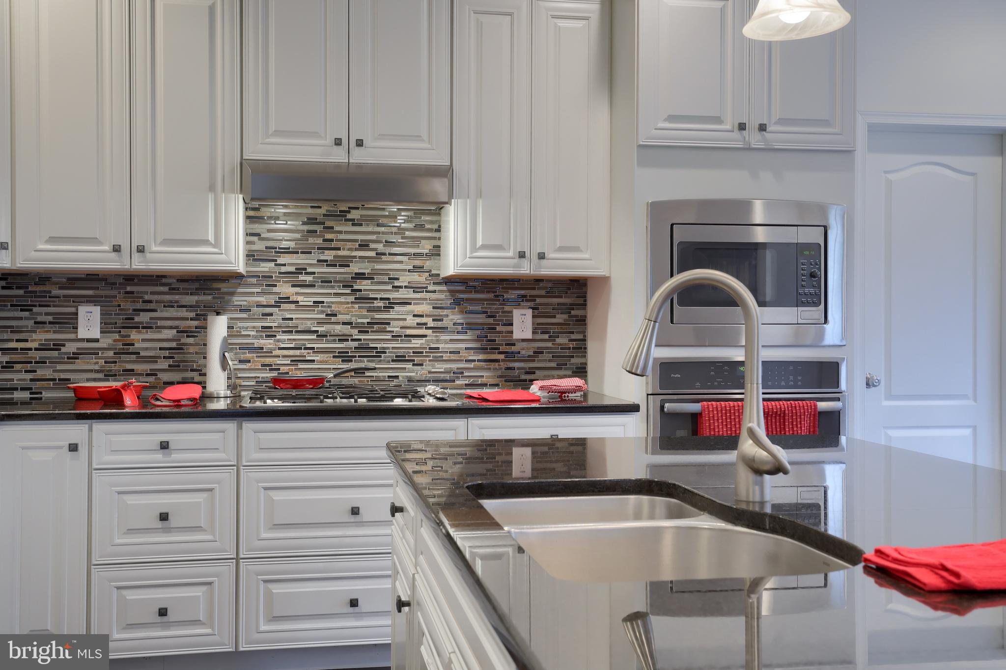 648 Warminster Lane Lititz, PA 17543 - Photo 4 of 38 Gallery Image 4
