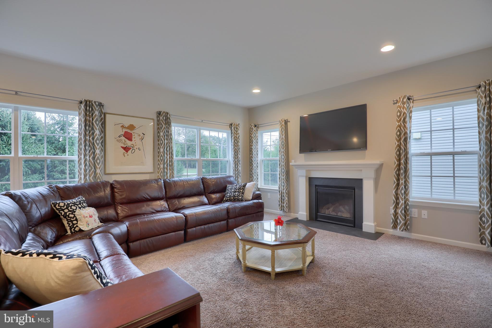 648 Warminster Lane Lititz, PA 17543 - Photo 8 of 38 Gallery Image 8