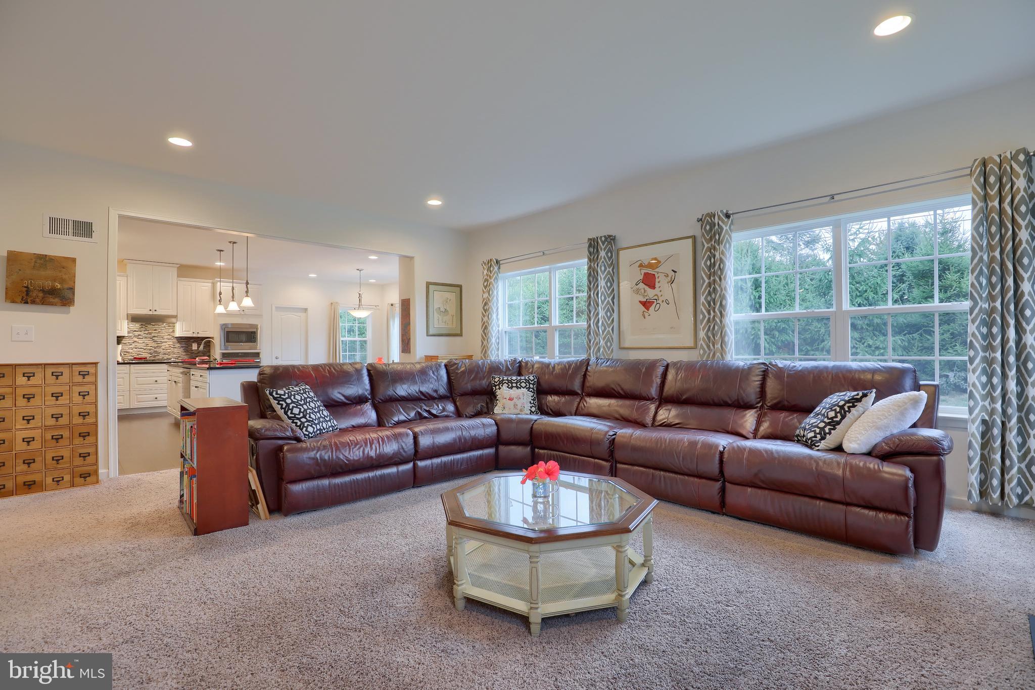 648 Warminster Lane Lititz, PA 17543 - Photo 9 of 38 Gallery Image 9