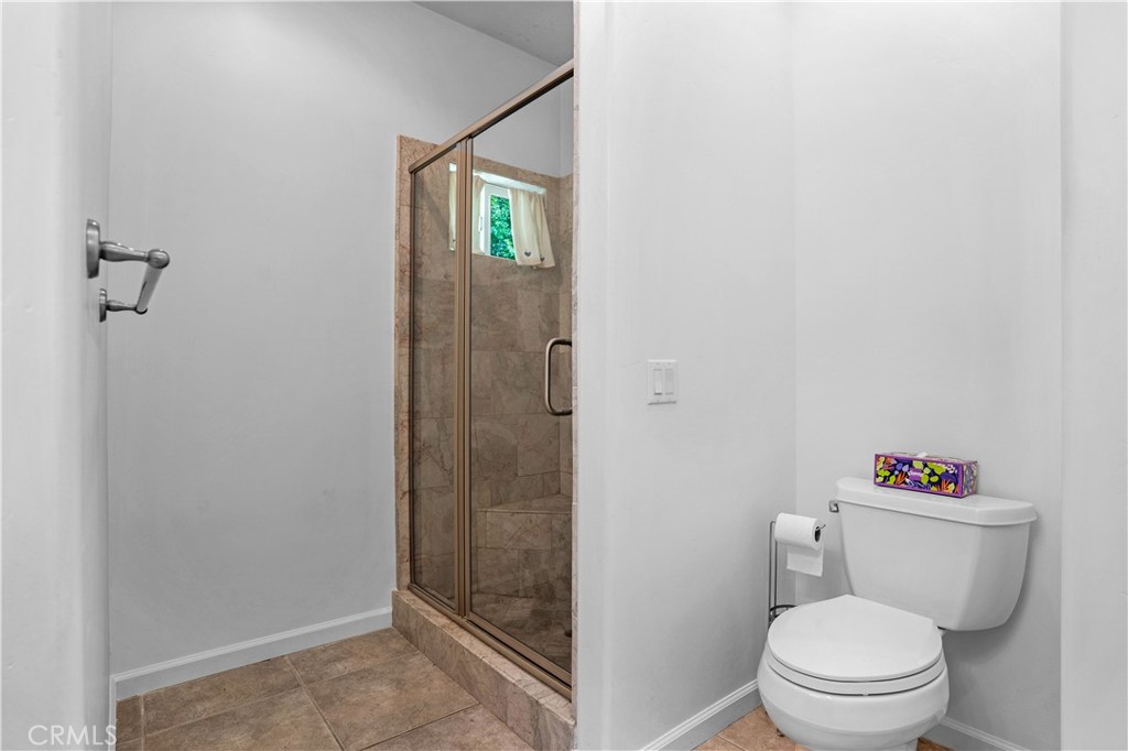 29781 Pasada Road Temecula, CA 92591 - Photo 35 of 58 Jack N Jill bathroom