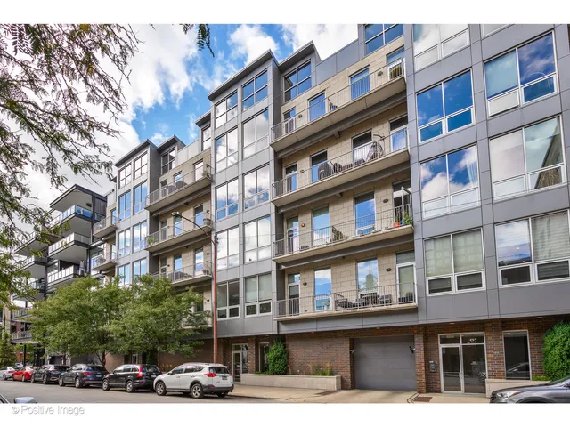 $1,525,000 | 18 North Carpenter Street, Unit PHN, Chicago, IL 60607