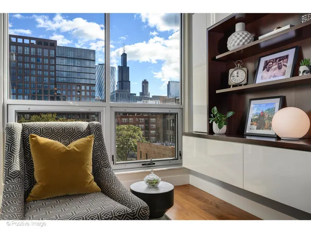$1,525,000 | 18 North Carpenter Street, Unit PHN, Chicago, IL 60607