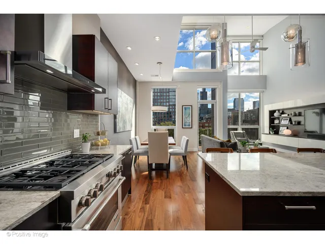 $1,525,000 | 18 North Carpenter Street, Unit PHN, Chicago, IL 60607