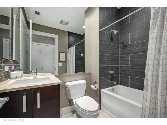 $1,525,000 | 18 North Carpenter Street, Unit PHN, Chicago, IL 60607