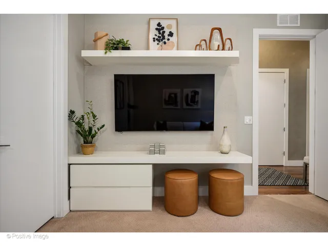 $1,525,000 | 18 North Carpenter Street, Unit PHN, Chicago, IL 60607