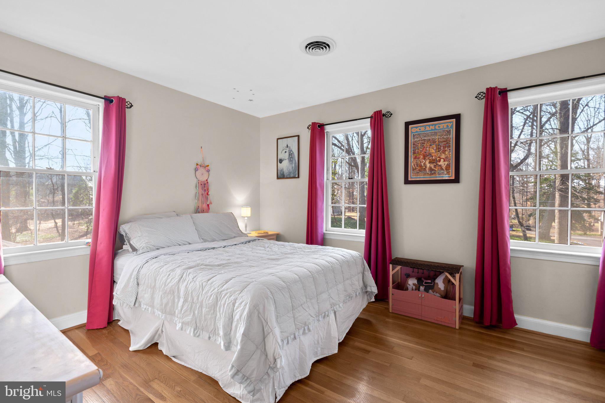 4301 Oaktree Road Rockville, MD 20853 - Photo 15 of 37