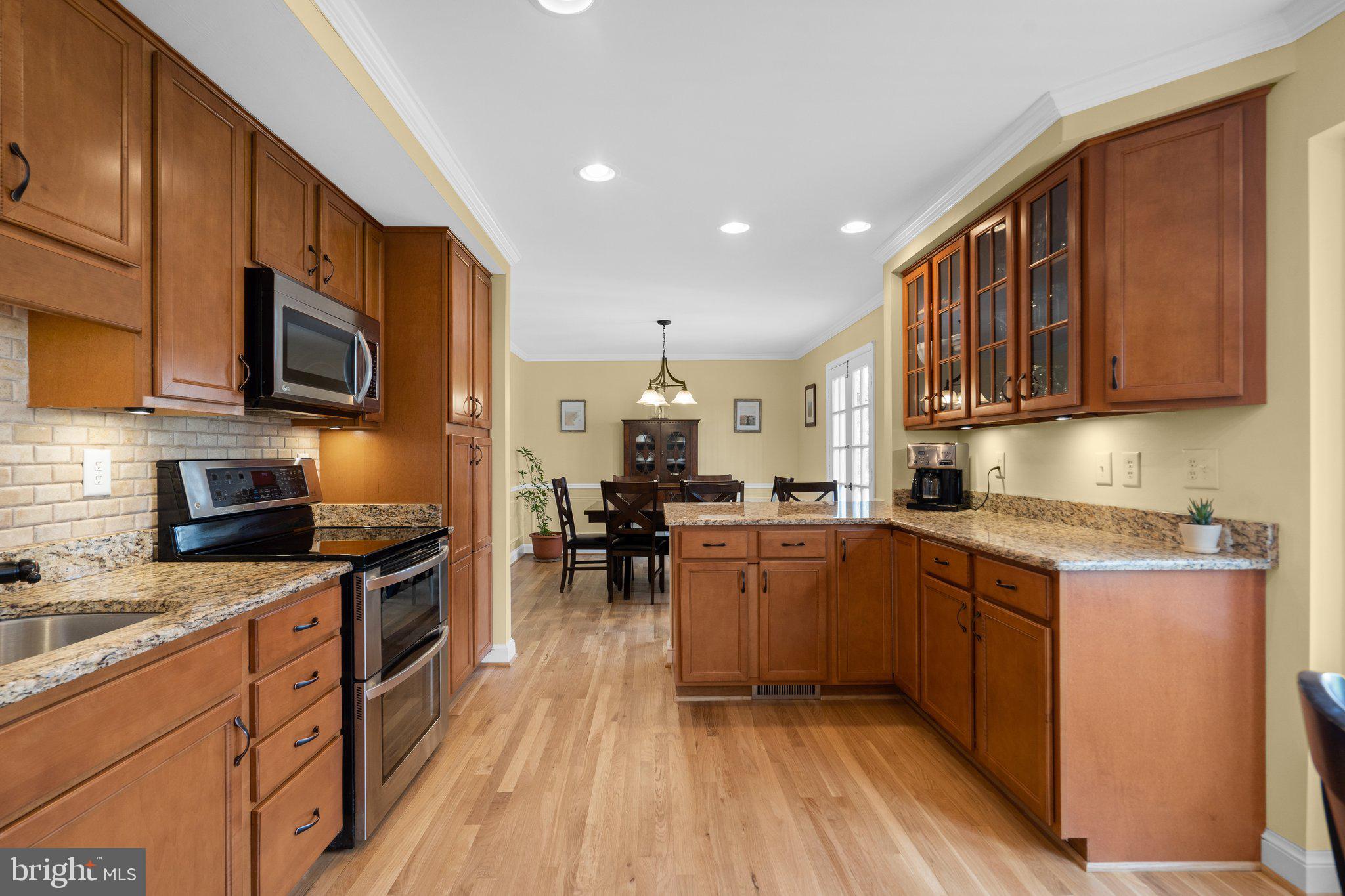 4301 Oaktree Road Rockville, MD 20853 - Photo 7 of 37