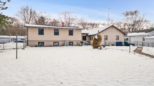 $379,900 | 15530 West Wildwood Court, Libertyville, IL 60048