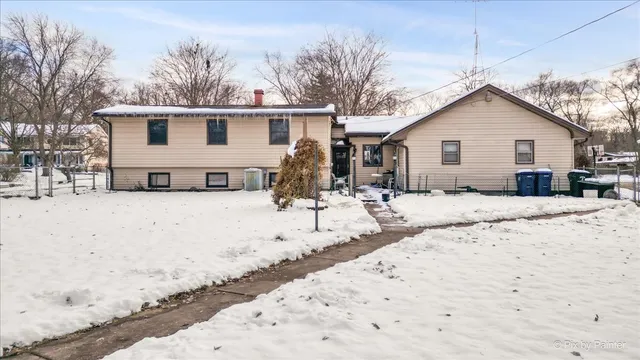 $379,900 | 15530 West Wildwood Court, Libertyville, IL 60048