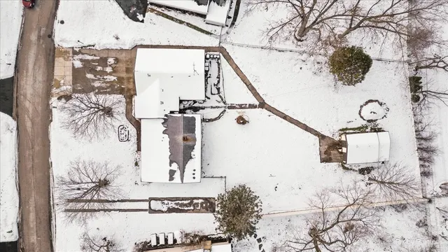 $379,900 | 15530 West Wildwood Court, Libertyville, IL 60048