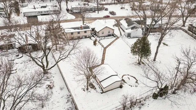 $379,900 | 15530 West Wildwood Court, Libertyville, IL 60048