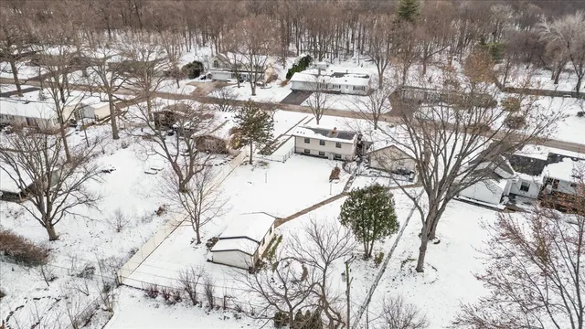 $379,900 | 15530 West Wildwood Court, Libertyville, IL 60048