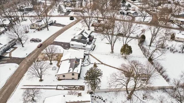 $379,900 | 15530 West Wildwood Court, Libertyville, IL 60048