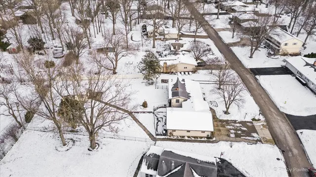 $379,900 | 15530 West Wildwood Court, Libertyville, IL 60048