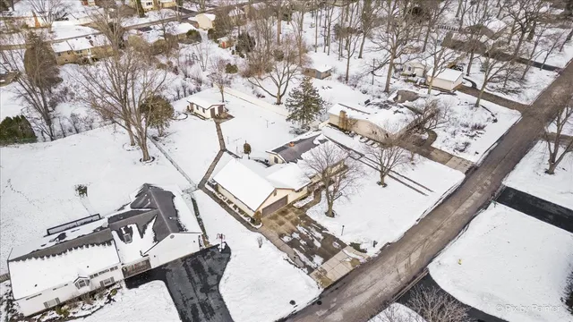 $379,900 | 15530 West Wildwood Court, Libertyville, IL 60048