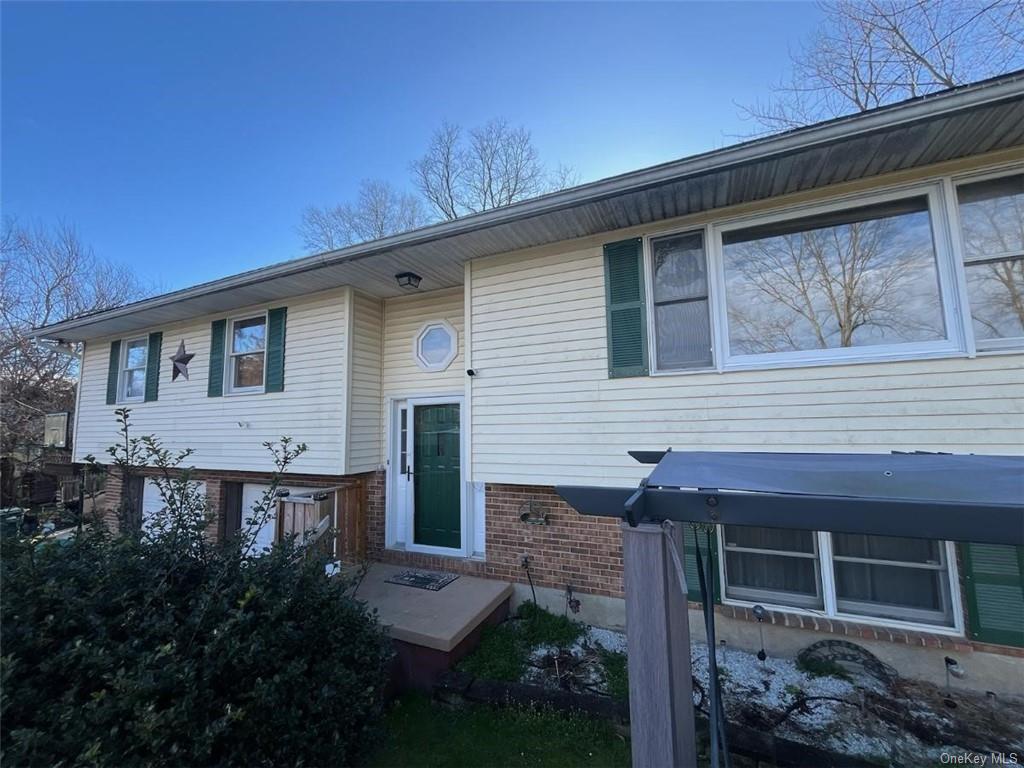 10 Susi Ovl, Modena, NY 12548 Compass