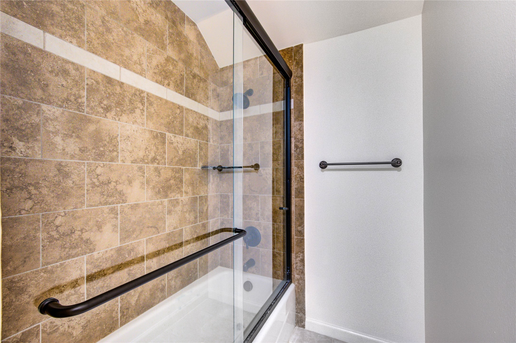 4615 Laurel Street Bellaire, TX 77401 - Photo 32 of 48 Separate tub/shower & commode room.