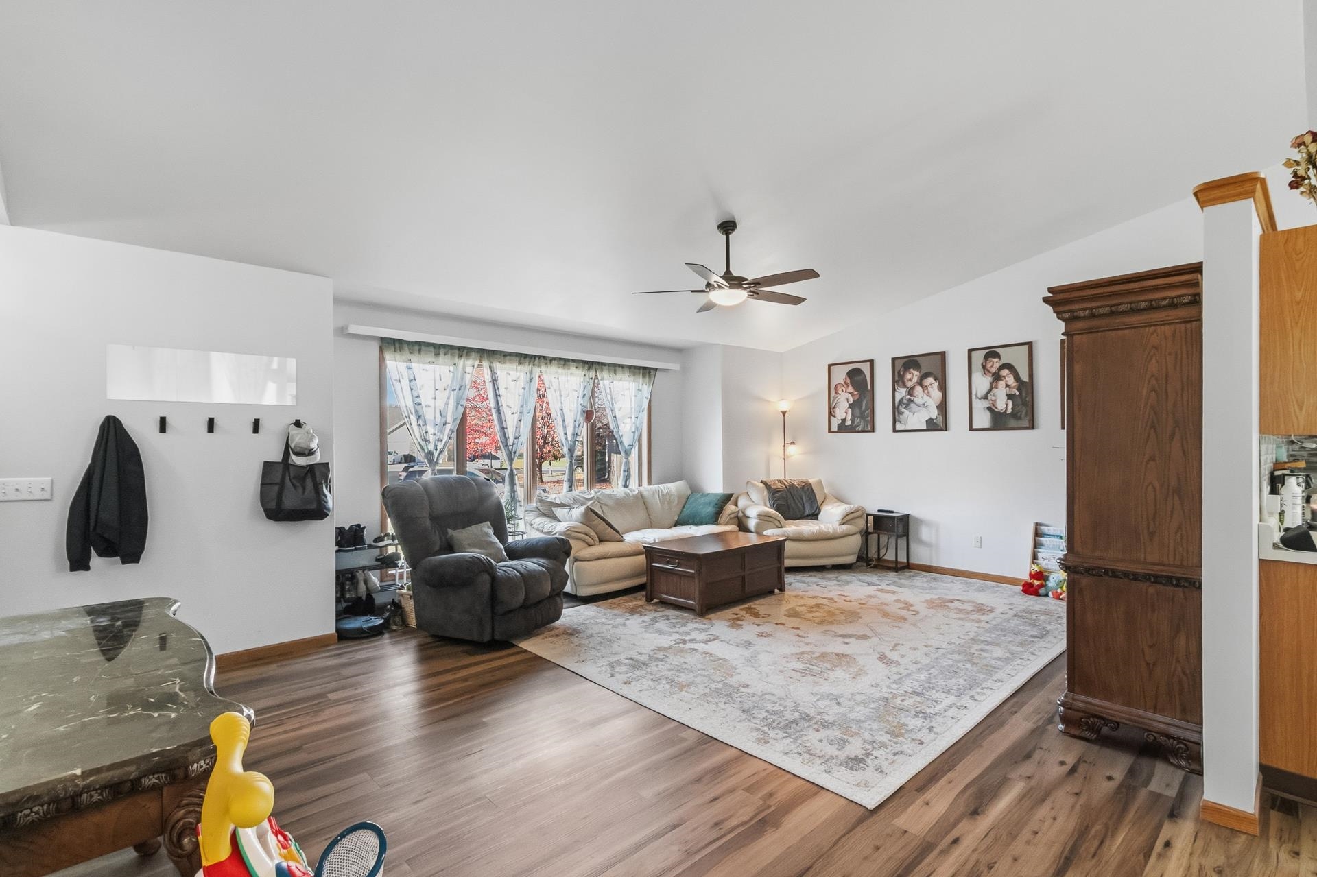 142 Roloff Court Reedsburg, WI 53959 - Photo 3 of 42