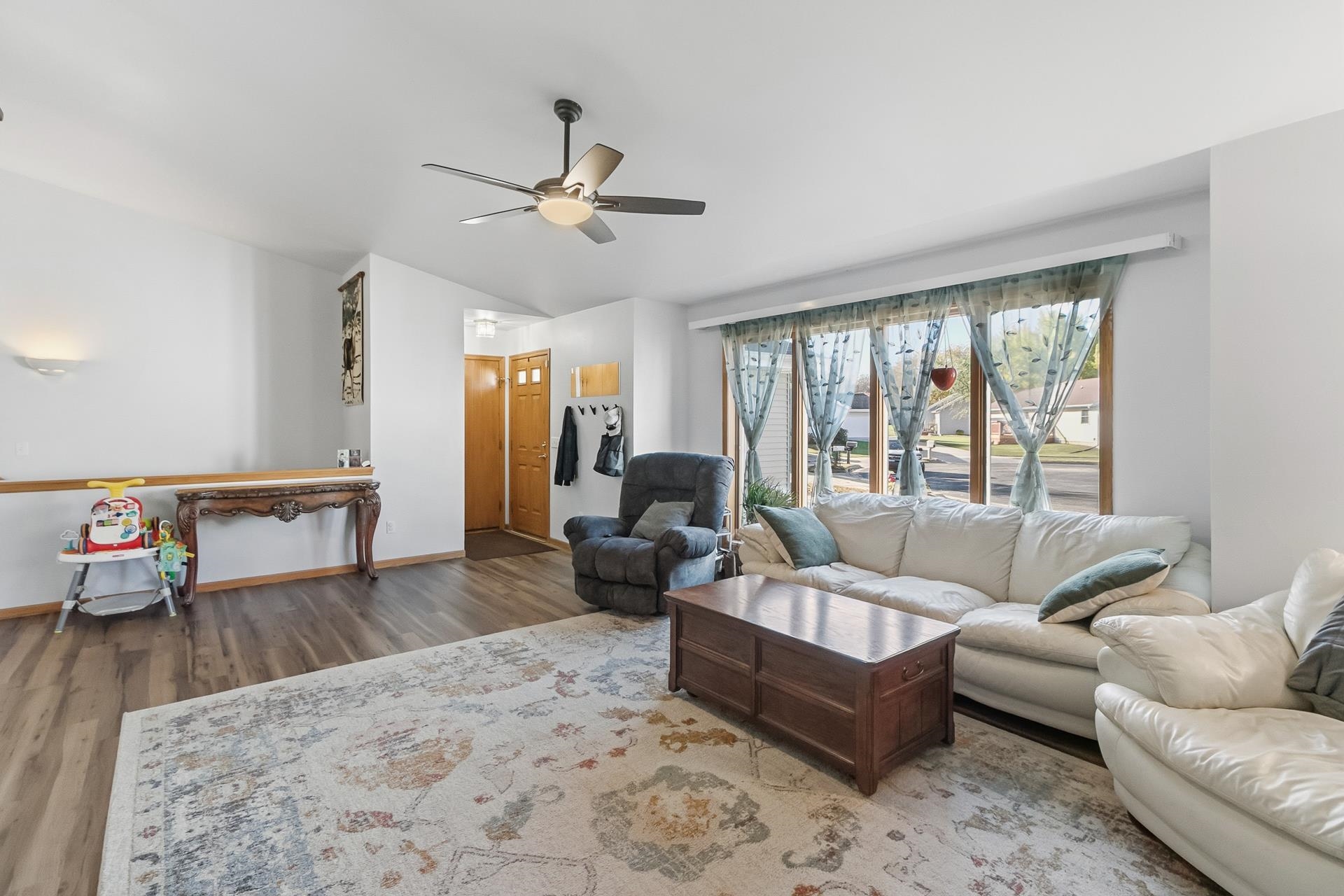 142 Roloff Court Reedsburg, WI 53959 - Photo 4 of 42