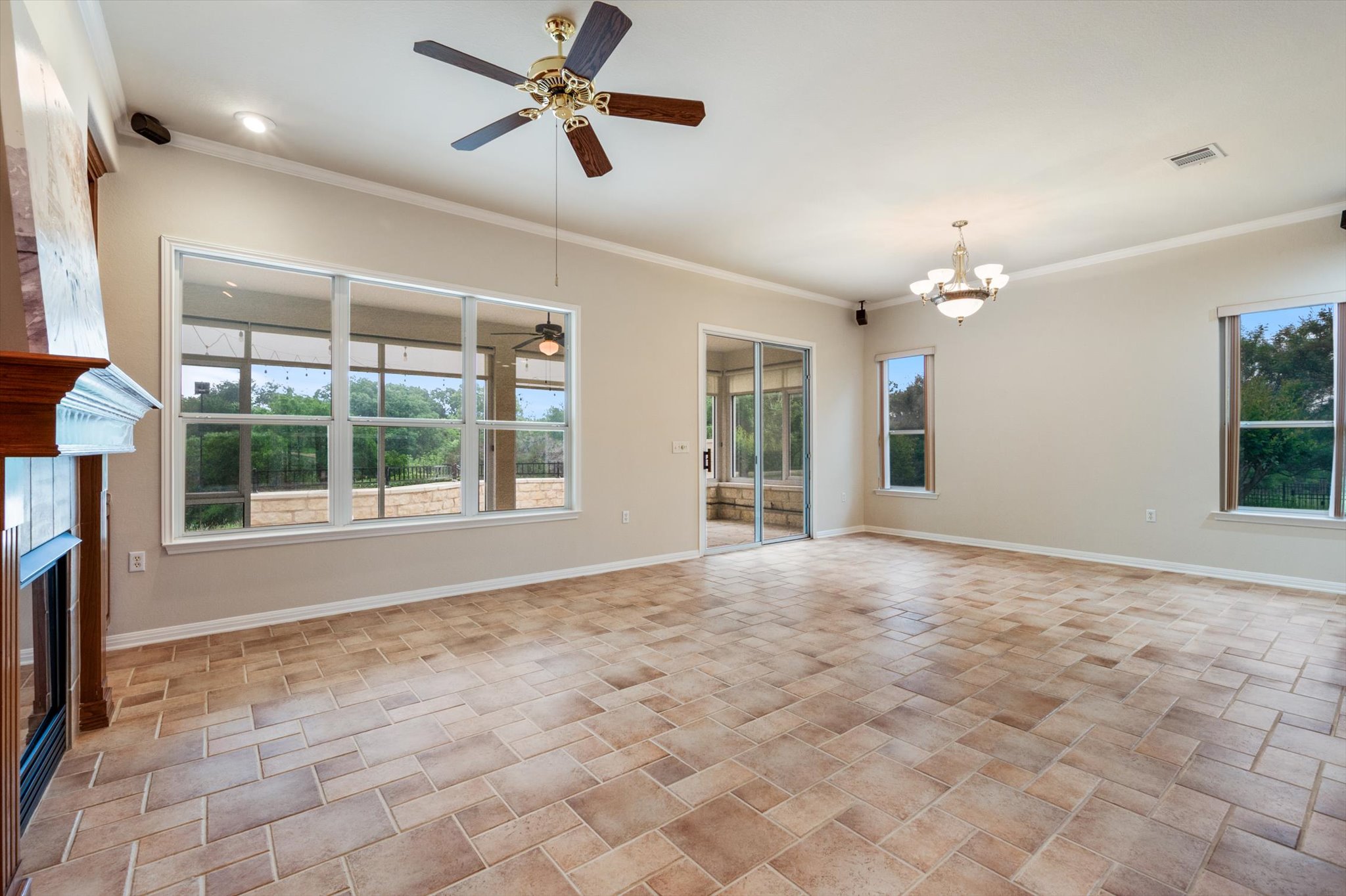 112 Goldenrod Way Georgetown, TX 78633 - Photo 11 of 40