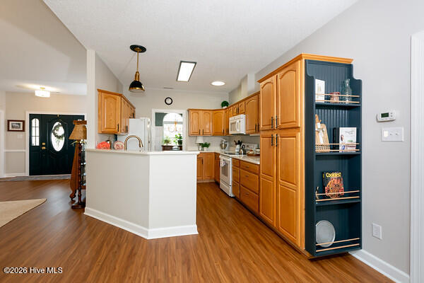 122 Neuchatel Road New Bern, NC 28562 - Photo 11 of 27 Kitchen2