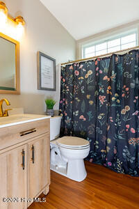 122 Neuchatel Road New Bern, NC 28562 - Photo 24 of 27 Hall Bath1