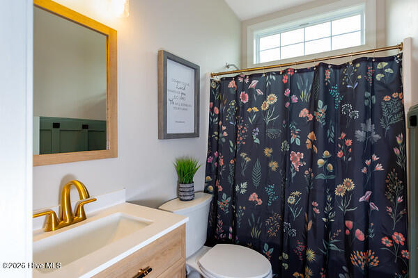 122 Neuchatel Road New Bern, NC 28562 - Photo 25 of 27 Hall Bath2