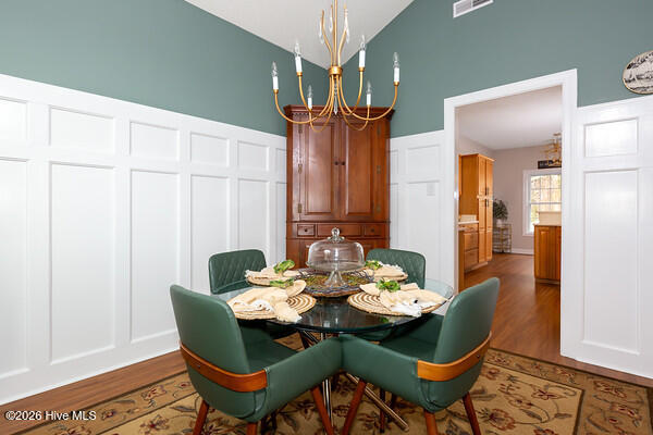 122 Neuchatel Road New Bern, NC 28562 - Photo 9 of 27 Dining2